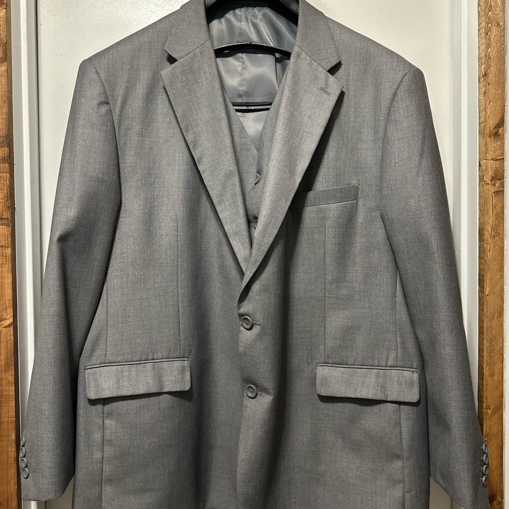 Apollo King gray suit jacket & vest sz58R